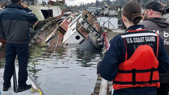 Tugboat sinks in Seattle