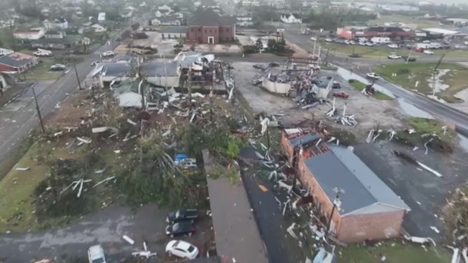 Over 20 dead after Mississippi tornadoes level towns while carving 100 ...