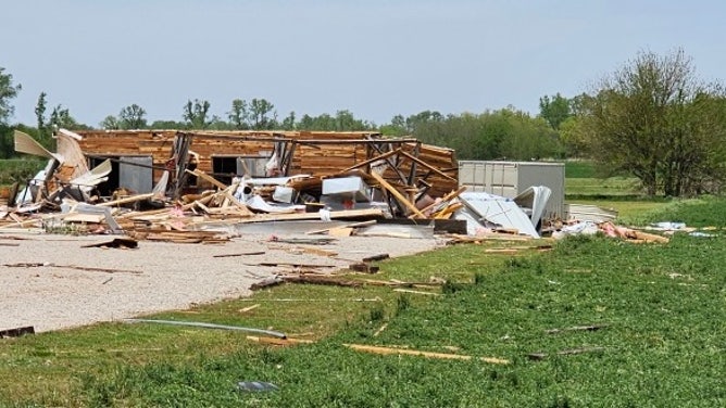 ‘All my things were gone’: Oklahoma tornado wipes out bride’s wedding ...