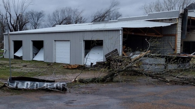 Deadly tornado hits Glenallen, Missouri