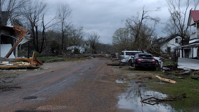 Deadly tornado hits Glenallen, Missouri