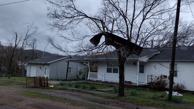 Deadly tornado hits Glenallen, Missouri