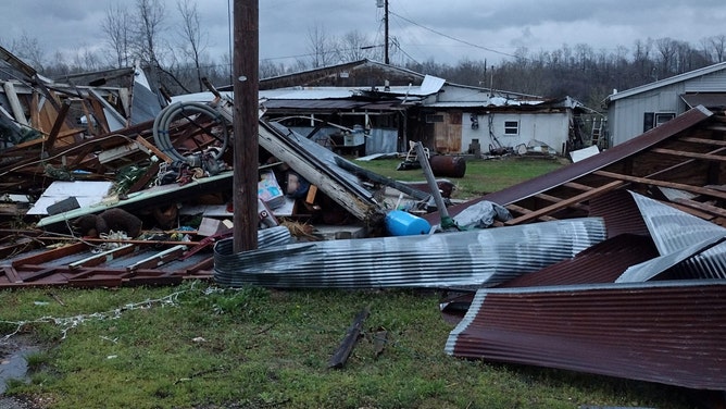 Deadly tornado hits Glenallen, Missouri