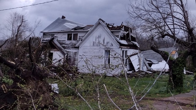 Deadly tornado hits Glenallen, Missouri