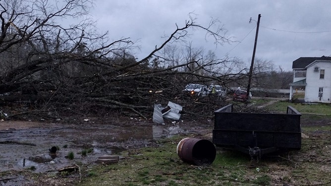 Deadly tornado hits Glenallen, Missouri