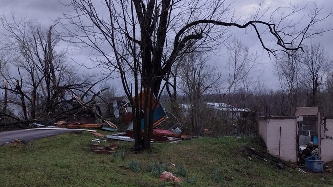Deadly tornado hits Glenallen, Missouri