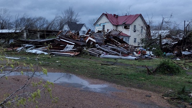 Deadly tornado hits Glenallen, Missouri
