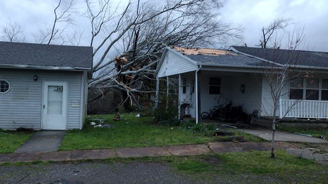 Deadly tornado hits Glenallen, Missouri