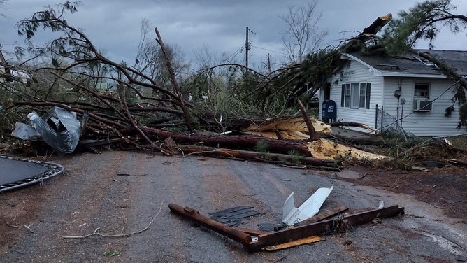 Deadly tornado hits Glenallen, Missouri