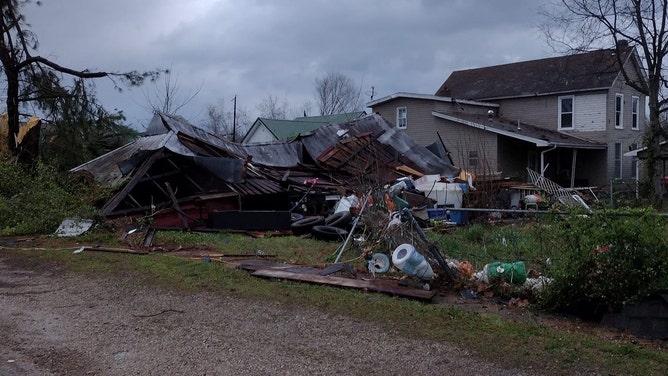 Deadly tornado hits Glenallen, Missouri