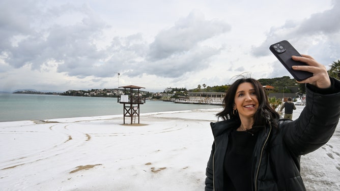 Heavy hail turns Izmir beaches white