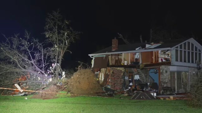 Tornado destroys homes and businesses Glenallen, MO