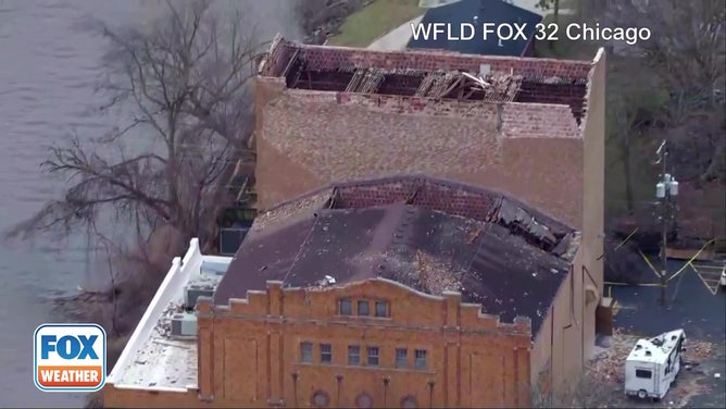 Storm damages Illinois theater