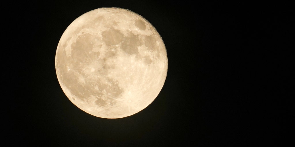 Strawberry Moon 2025 June 22 Austin Carr Strawberry Moon 2025 June 22 Austin Carr