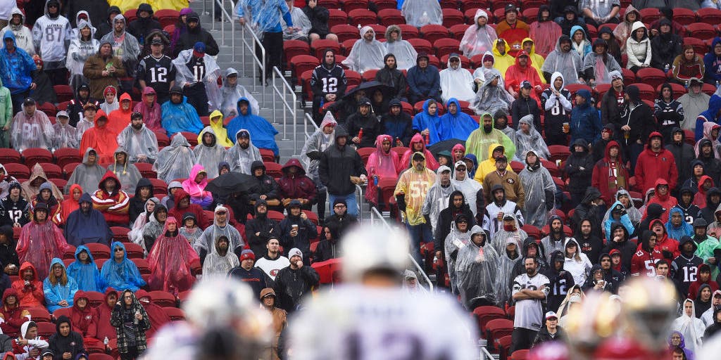 NFL fans blast horrible field conditions at Soldier Field during