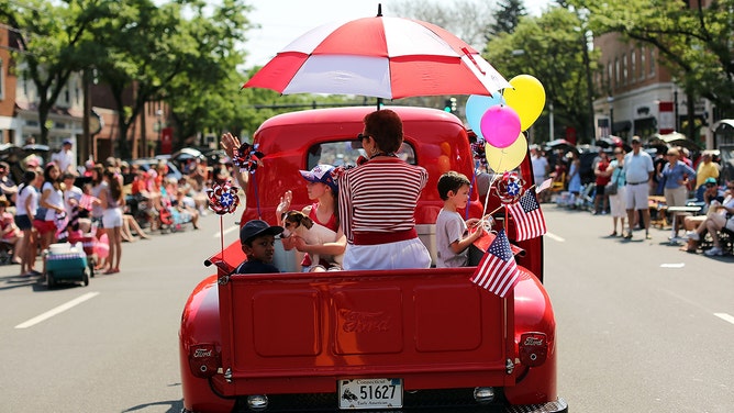 Fairfield, CT, Marks Memorial Day With Parade