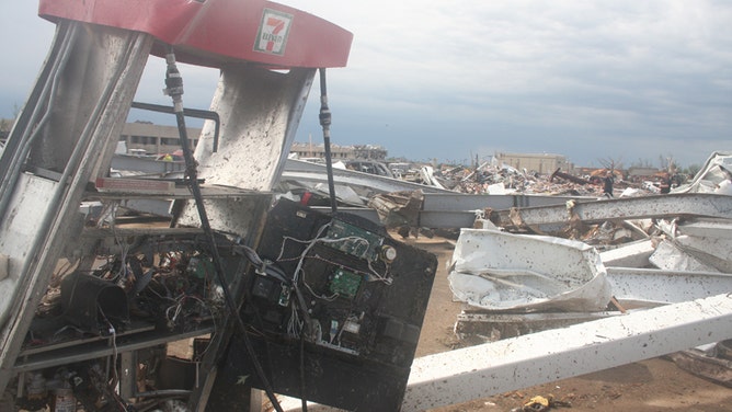 Moore, Oklahoma EF-5 Tornado Damage May 20, 2013