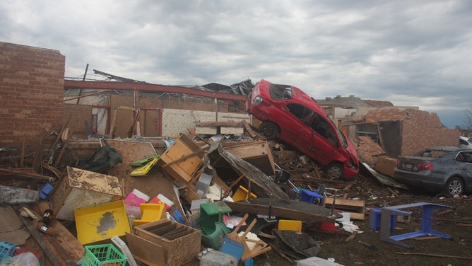 Moore, Oklahoma EF-5 Tornado Damage May 20, 2013