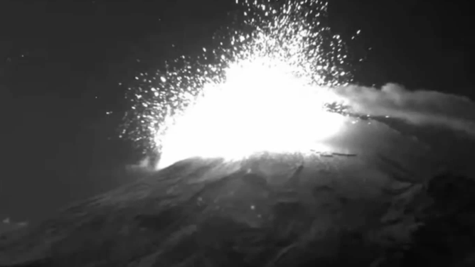 Popocatépetl erupts. May 10, 2023.