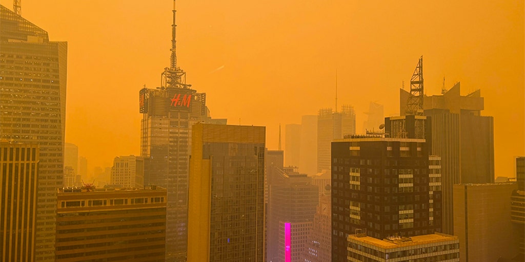 Canadian wildfires send smoke across US, threatening air quality