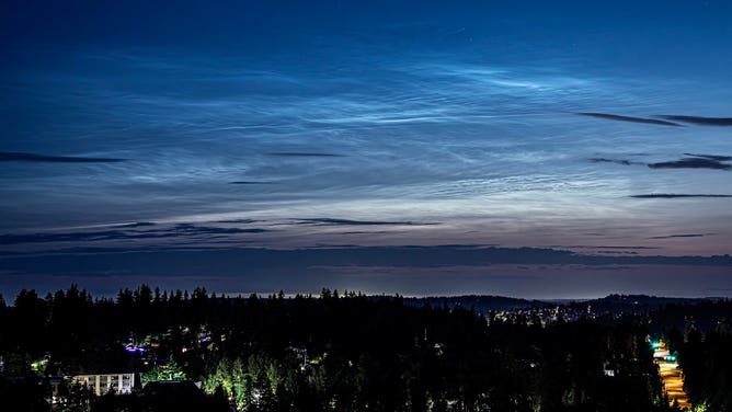 Noctilucent Clouds over Seattle area