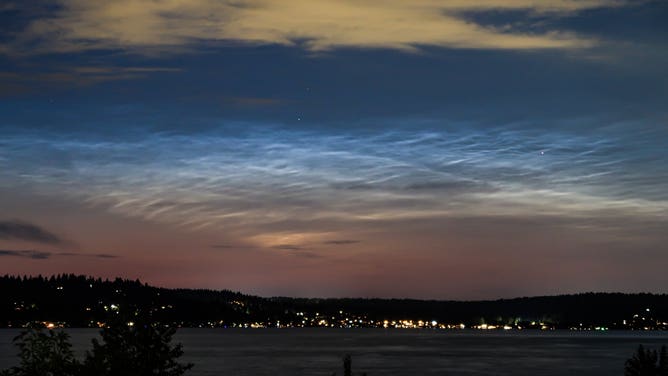 Noctilucent Clouds over Seattle area