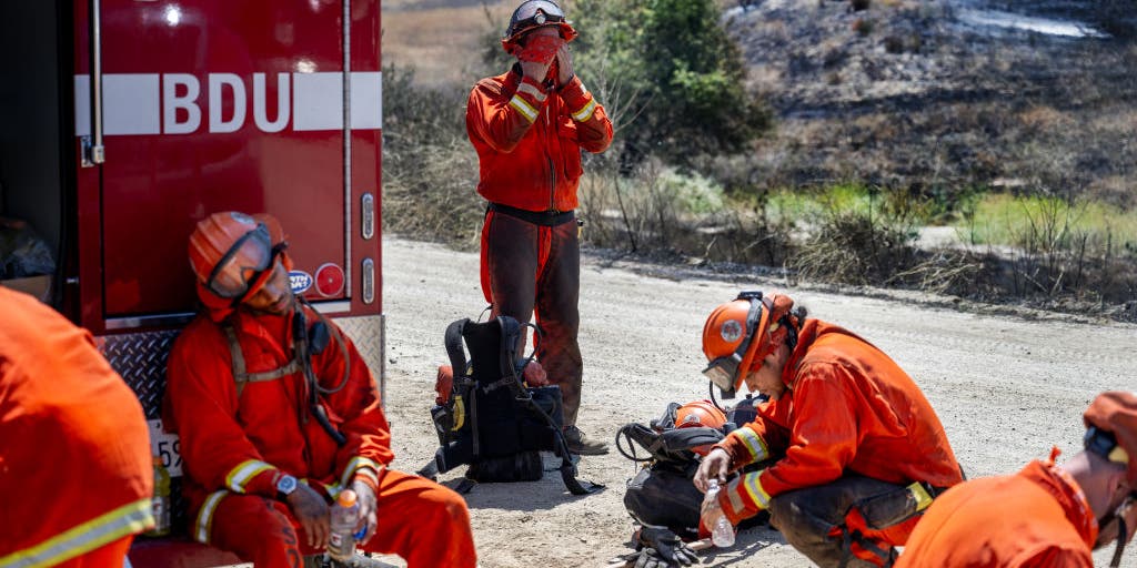 Southern California firefighters battling wildfires in 100-degree temps ...