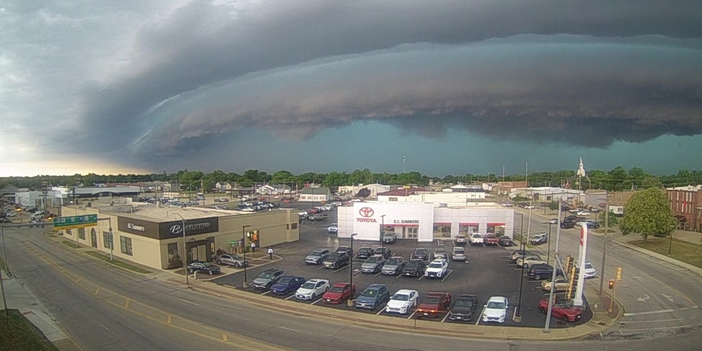 What made these surreal clouds that signaled arrival of damaging