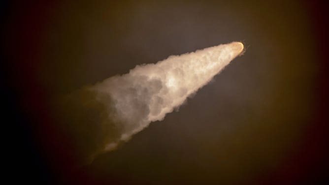 The Ariane 5 rocket launches from Europe’s Spaceport in French Guiana carrying to space two payloads – the German space agency DLR’s experimental communications satellite Heinrich Hertz and the French communications satellite Syracuse 4b. (Image: ESA photographer S. Corvaja)