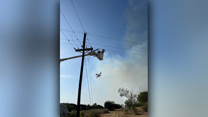 The Blum Fire in Hill County was sparked on Wednesday and has already engulfed approximately 250 acres with 0% containment, according to the Texas A&M Forest Service. Shockingly, five homes have already been destroyed, with over 25 buildings in immediate danger.