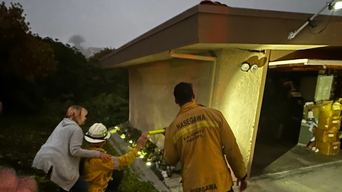 Landslide threatens homes south of Los Angeles