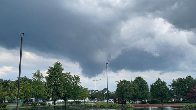 Rotating wall cloud west of Chicago