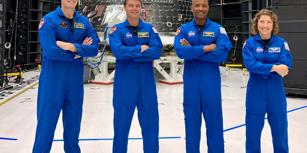 Artemis II Astronauts Meet Their Spacecraft Ahead Of Late 2024 Moon   ArtemisII Astronauts 