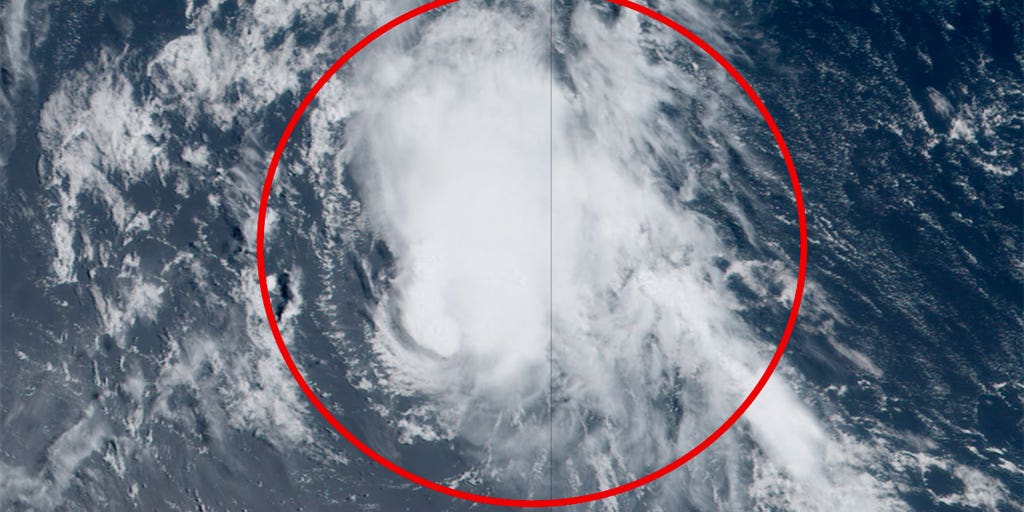 Category 4 Hurricane Dora will bring high winds to Kauaʻi; Red