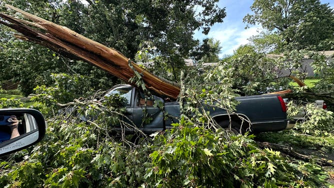 Deadly severe weather outbreak knocks out power to 1 million after ...