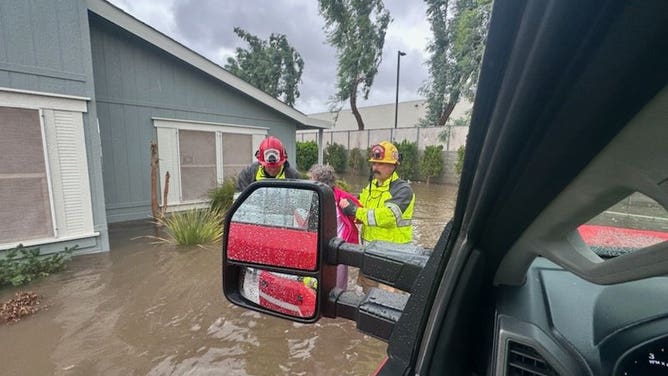 High water floods mobile home park in Cathedral City
