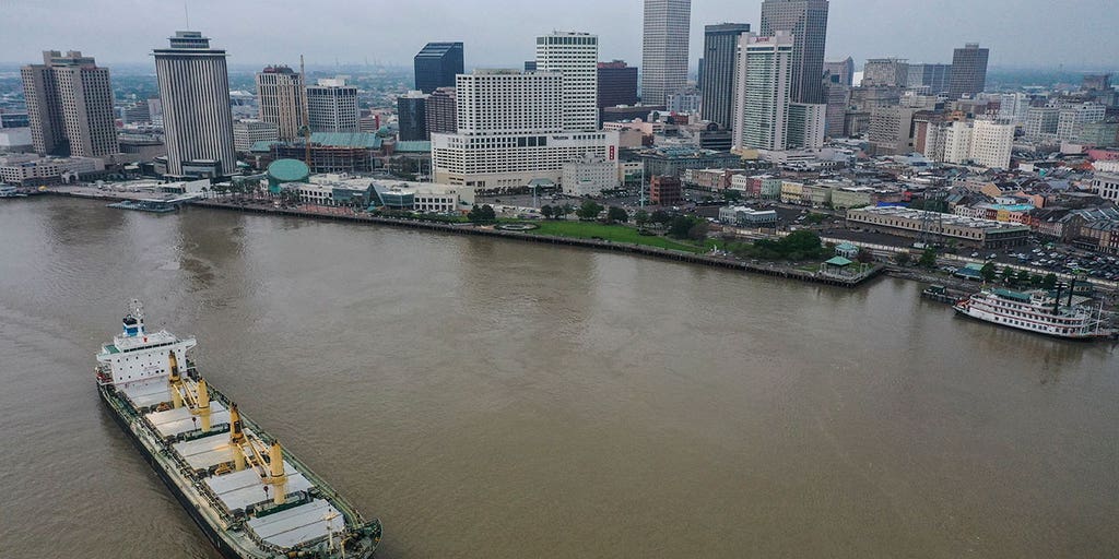 Salt water continues advancing on Mississippi River as Orleans Parish explores drinking water options Salt water continues advancing on Mississippi River as Orleans Parish explores drinking water options