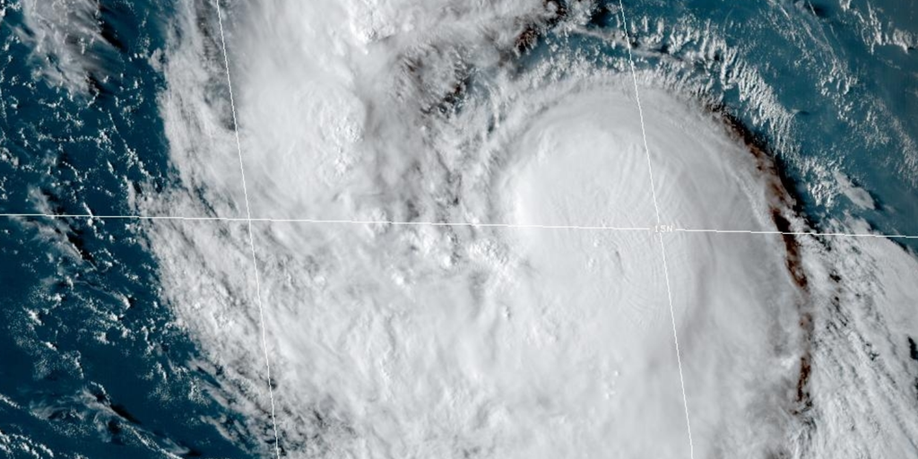 Hurikán Lee sílí a očekává se, že do pátku rychle zesílí v „extrémně nebezpečnou“ velkou bouři