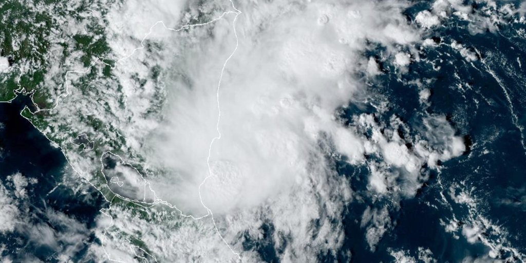 Im südwestlichen Karibischen Meer vor der Küste Mittelamerikas entwickelt sich das tropische Tiefdruckgebiet 21