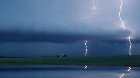 Destructive severe weather outbreak slams the Heartland, charges toward East Coast on Monday