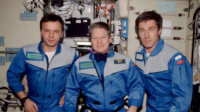 Gidzenko, Shepherd, and Krikalev inside the Zvezda Service Module, which provides living quarters for crewmembers on the ISS. Dec. 8, 2000.
