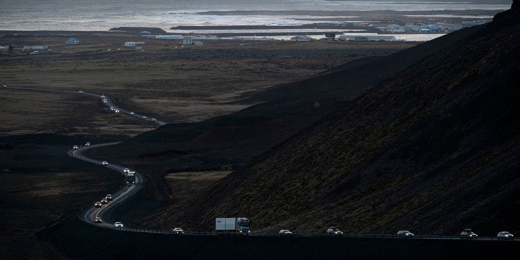 Nervous Grindavik residents quickly return to danger zone amid