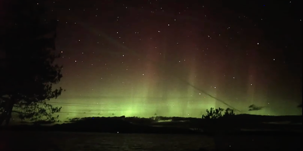Uma forte tempestade geomagnética está trazendo exibições deslumbrantes da aurora boreal esta semana