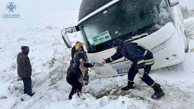 Crews rescue passengers from a bus in Odessa, Ukraine on Sunday, Nov. 26, 2023. (Image: Ukraine emergency services)
