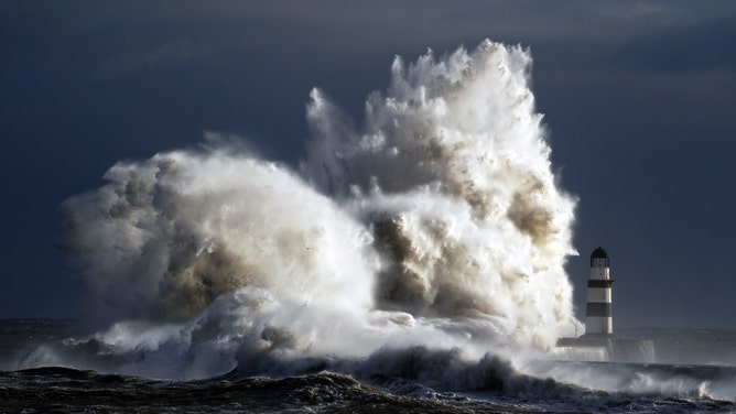 Spectacular waves crash into England shore as spring tides mix with ...