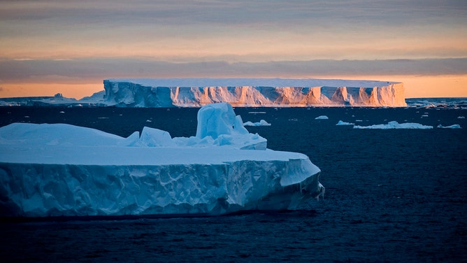 A view of the sunset over a tabular iceberg in the Weddell Sea during a voyage to Antarctica on a ship called "Le Diamant" in February 2006.