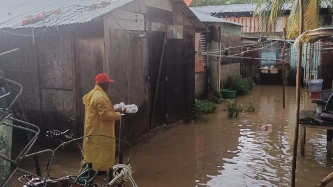 Dominican Republic civil defense crews responding to the flooding on Nov. 18. (Image: Defense Civil DR)