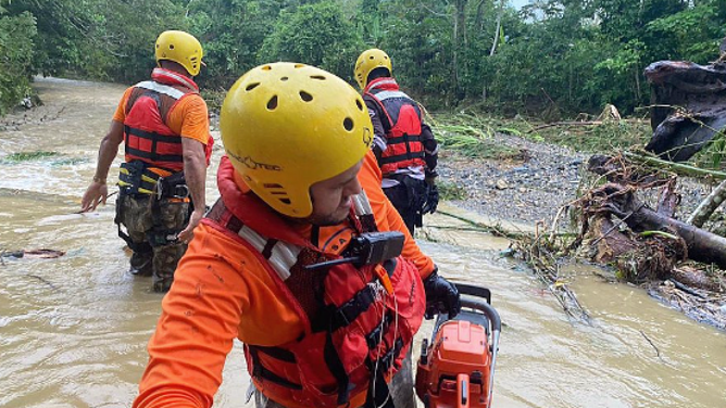 Dominican Republic civil defense crews responding to the flooding on Nov. 18.