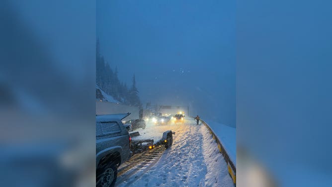 Heavy snow at Snoqualmie Pass