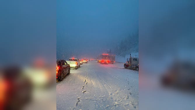 Heavy snow at Snoqualmie Pass